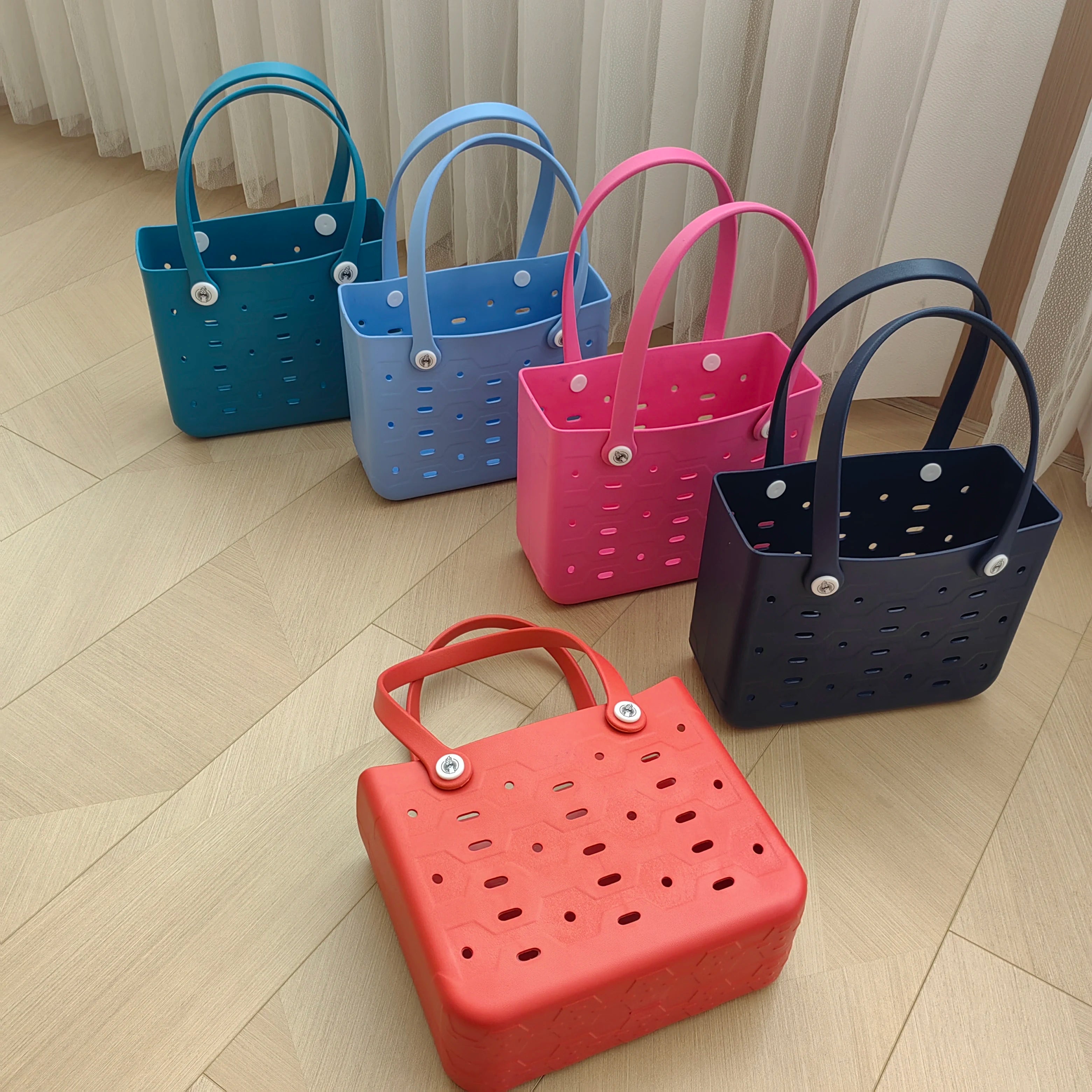 Waterproof EVA Beach Tote Bag, Women Casual Punched Handbag with 20Pcs Random Decor Charms for Outdoor Travel