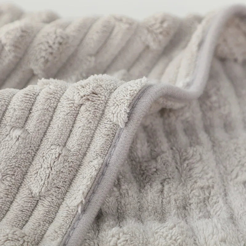 70*140cm Coral Fleece Shower Towel Absorbent Quickly Dry Soft Bath Towel Suitable for Home Beauty Salon Gym Face Washing Towels